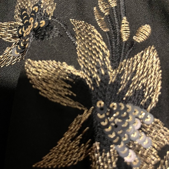 Tahari Arthur Levine Embroidered Black Cocktail Mock Wrap Dress with Belt - Picture 4 of 6